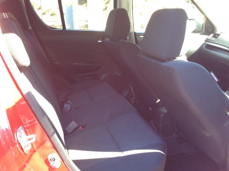 内装後方シート