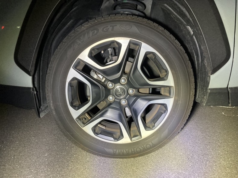 タイヤホイール前