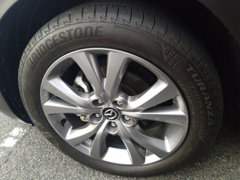 タイヤホイール前