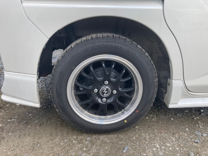 タイヤホイール前