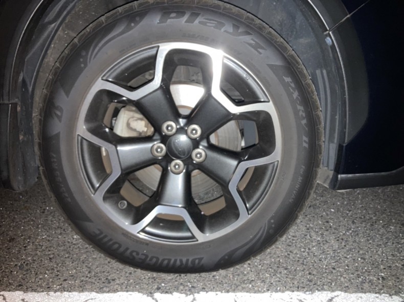 タイヤホイール前