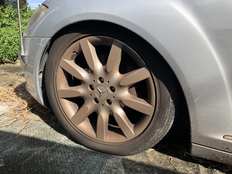 タイヤホイール前