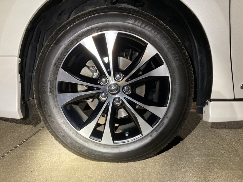 タイヤホイール前