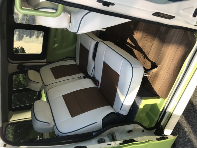 内装後方シート