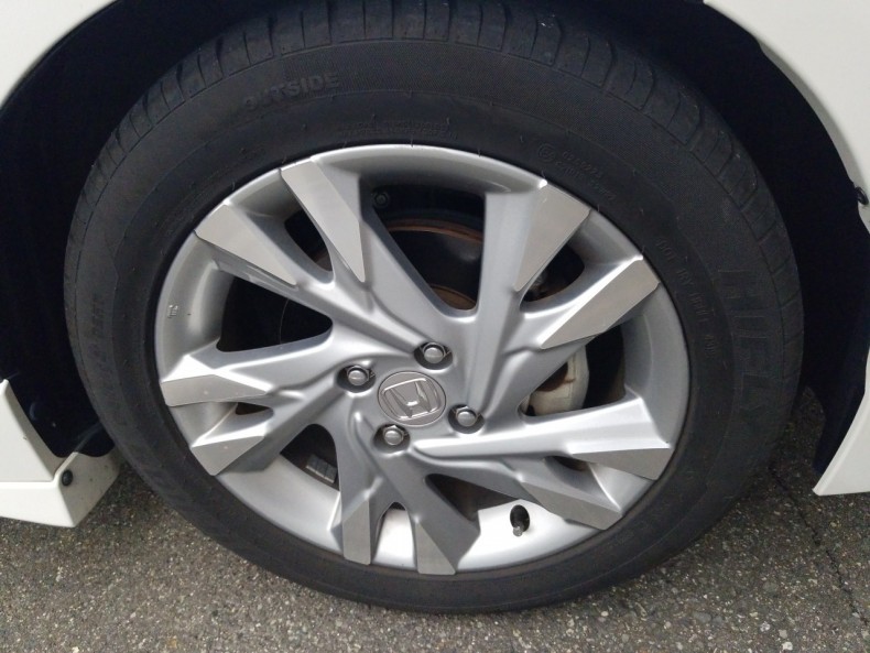 タイヤホイール前