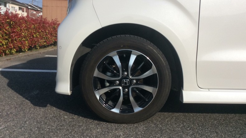 タイヤホイール前