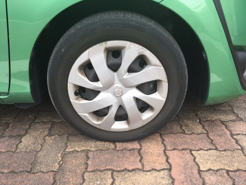 タイヤホイール前