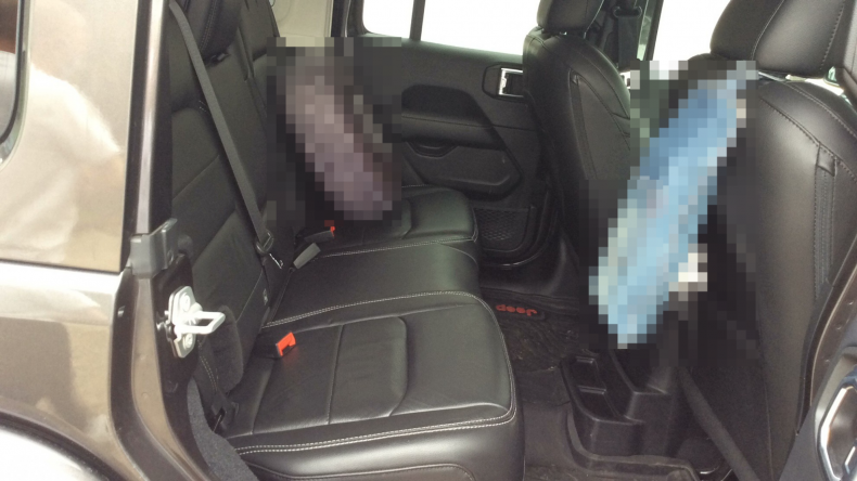 内装後方シート