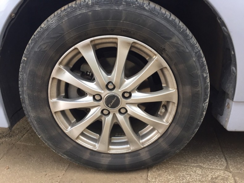 タイヤホイール前