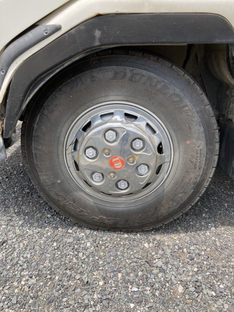 タイヤホイール前