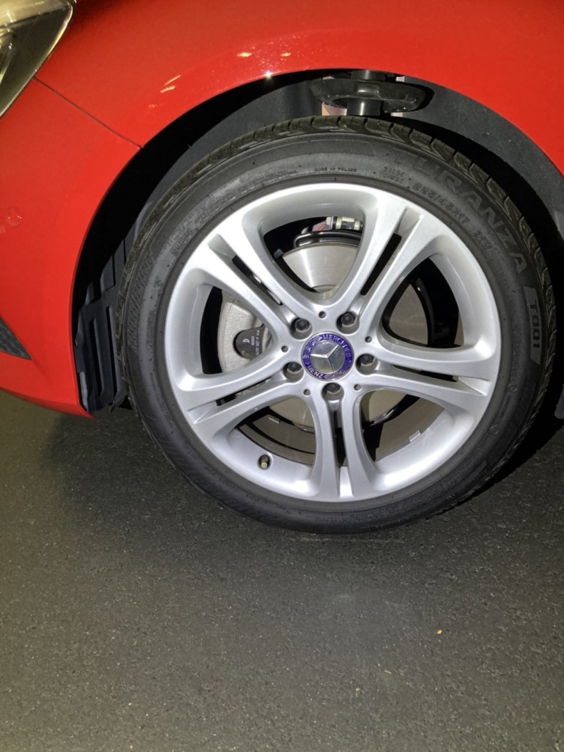 タイヤホイール前