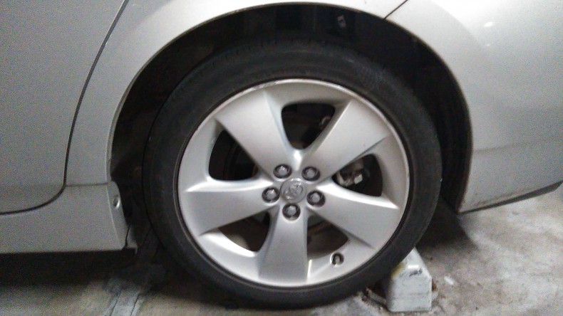 タイヤホイール前