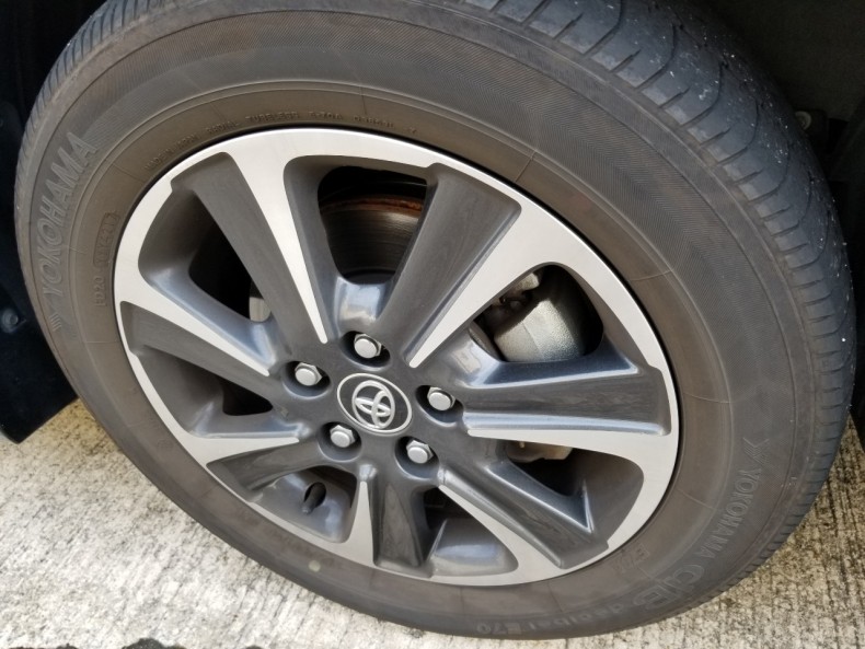 タイヤホイール前