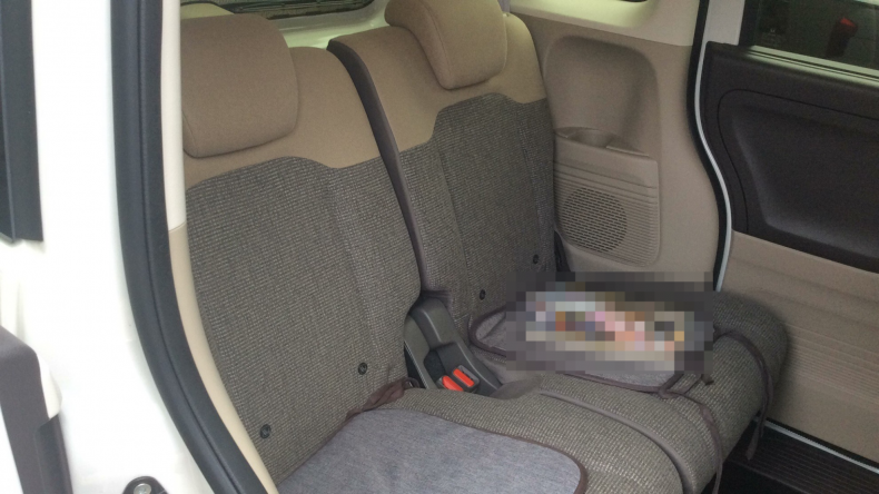 内装後方シート