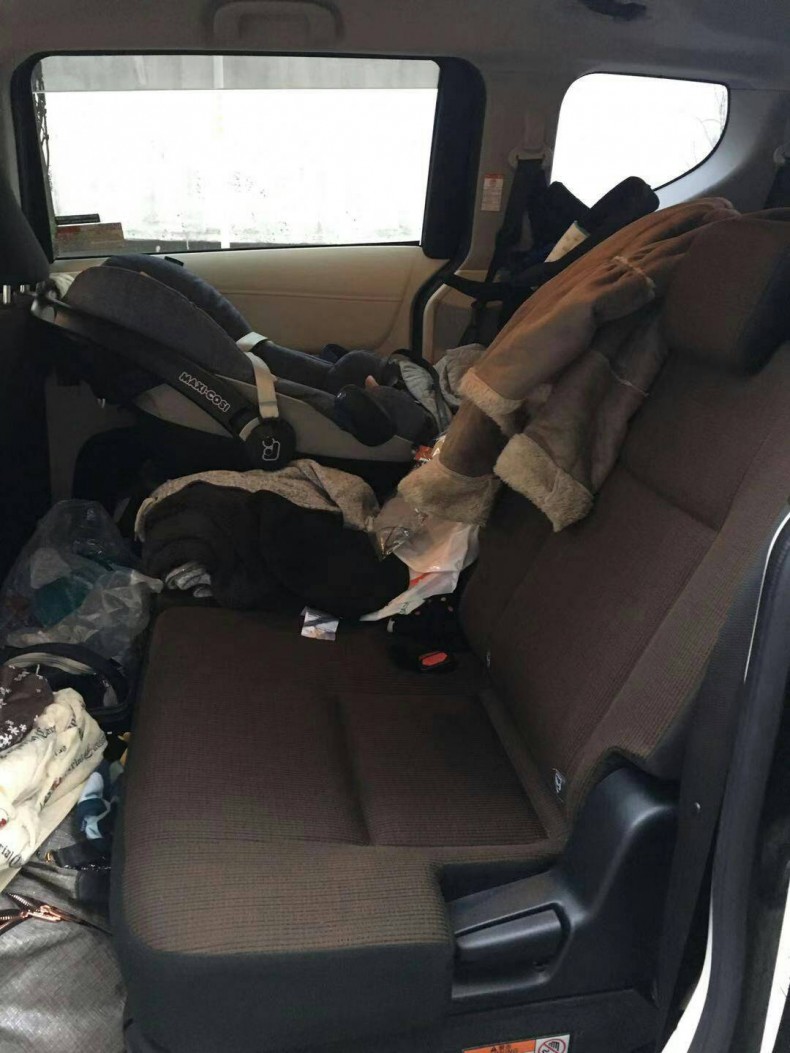 内装後方シート