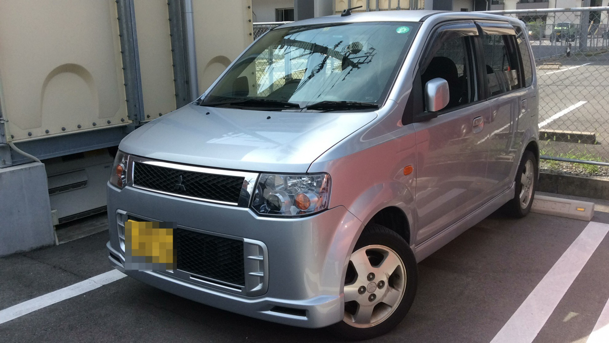 三菱　ｅＫスポーツの車種サムネイル画像