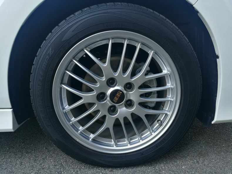 タイヤホイール前