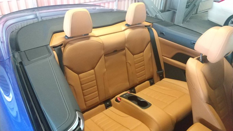 内装後方シート