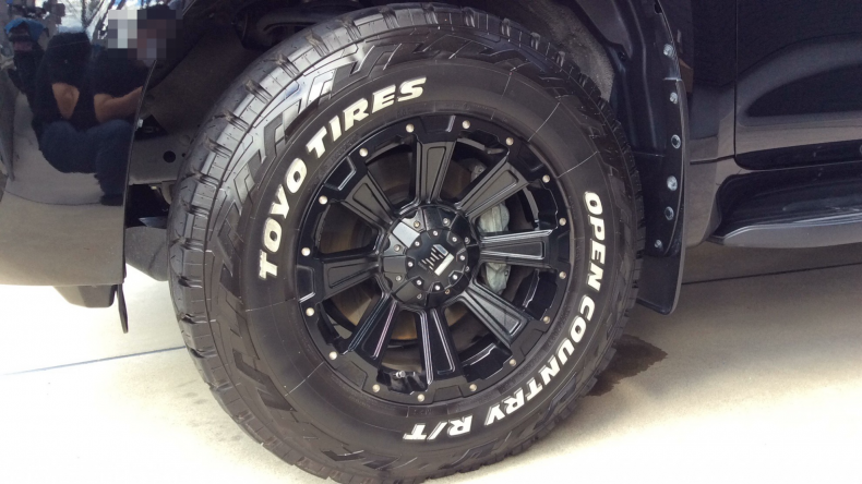 タイヤホイール前