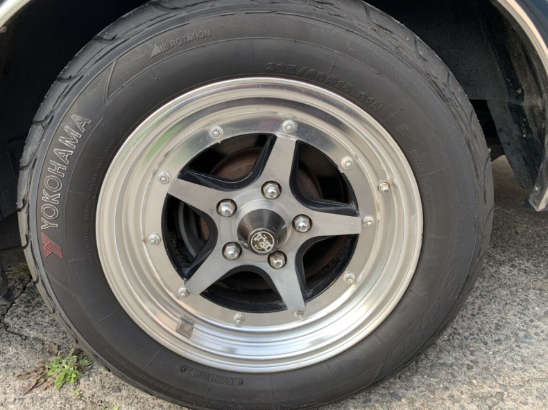 タイヤホイール前