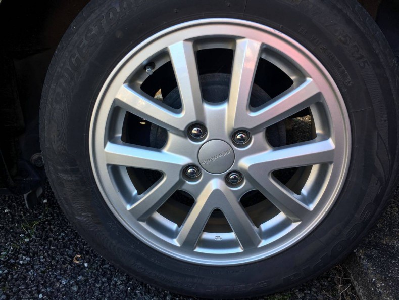 タイヤホイール前