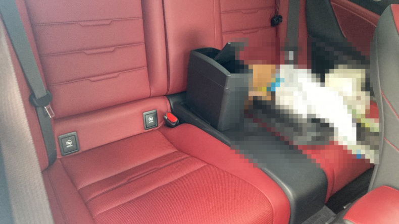 内装後方シート