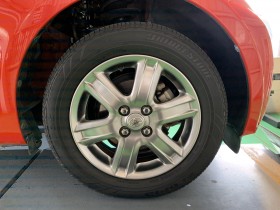 タイヤホイール前