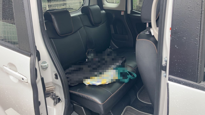 内装後方シート