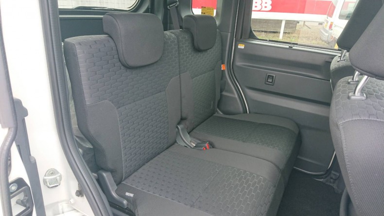 内装後方シート