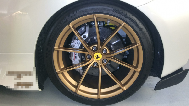 タイヤホイール前