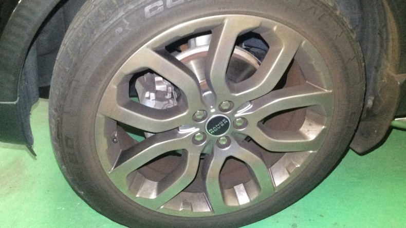 タイヤホイール前