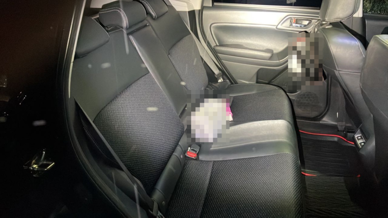 内装後方シート