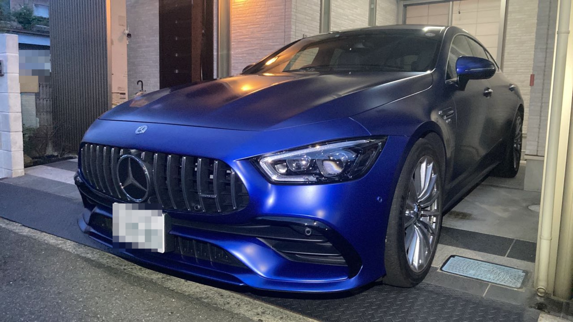 メルセデスＡＭＧ　ＧＴ ４ドアクーペ ５３ ４マチック＋の車種サムネイル画像
