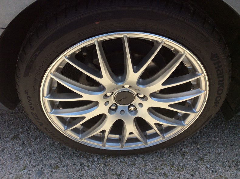 タイヤホイール前