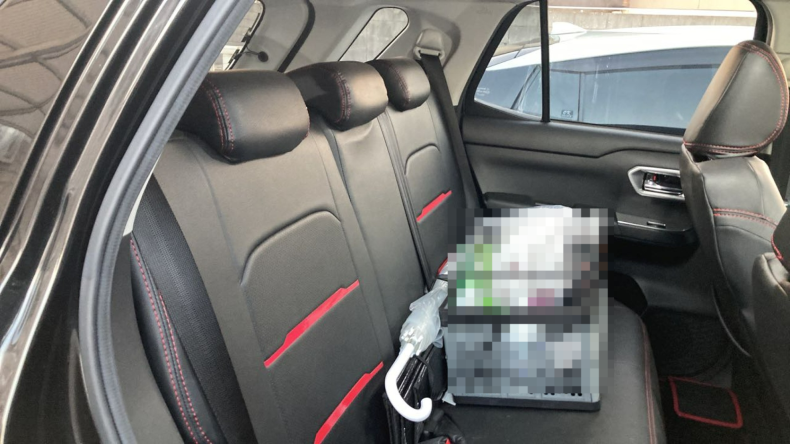 内装後方シート