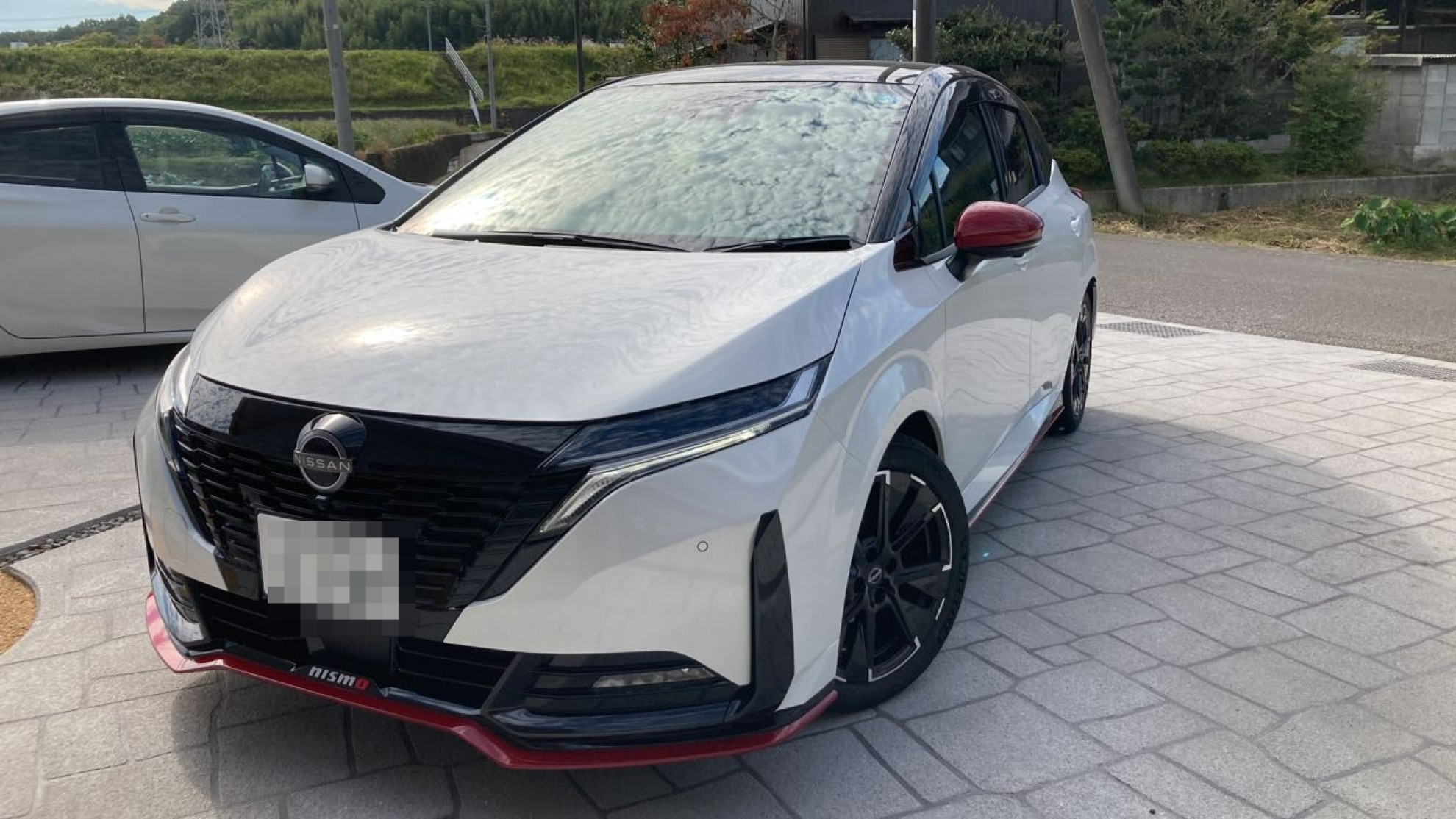 日産　オーラの車種サムネイル画像