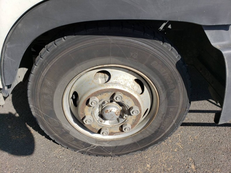 タイヤホイール前