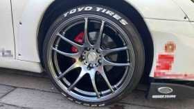 タイヤホイール前