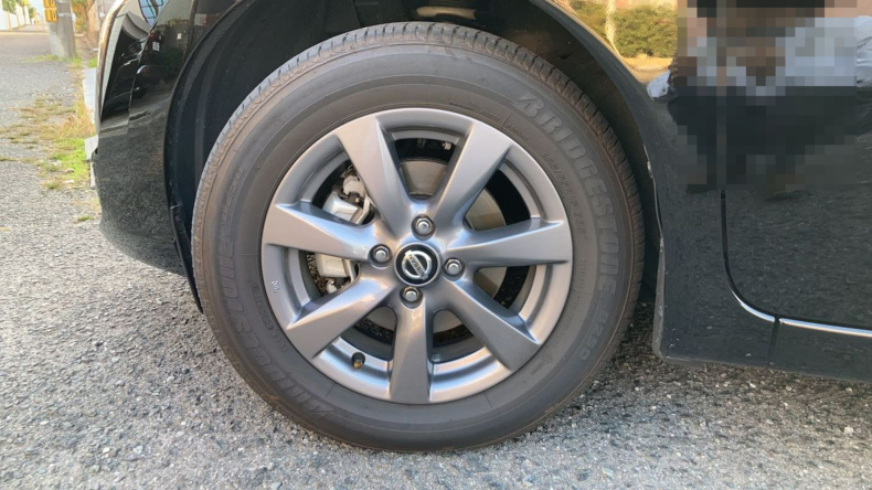 タイヤホイール前