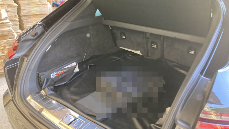 内装トランク