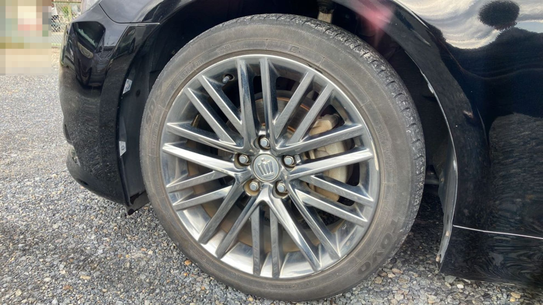 タイヤホイール前