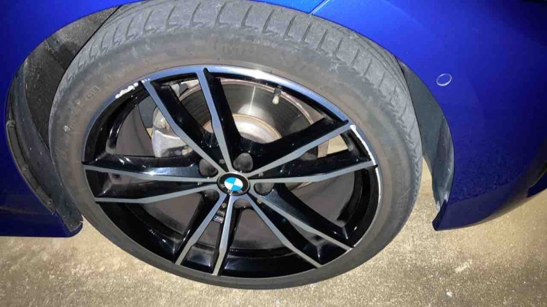 タイヤホイール前