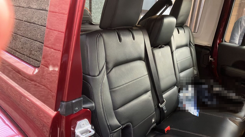 内装後方シート