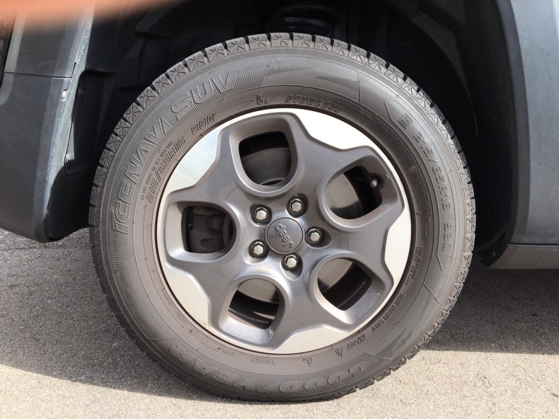 タイヤホイール前