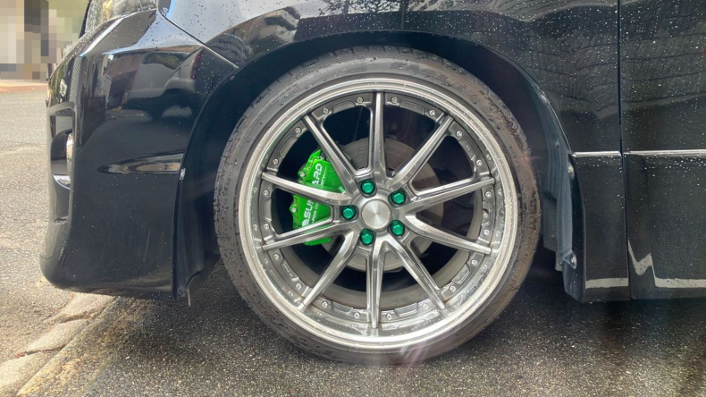 タイヤホイール前