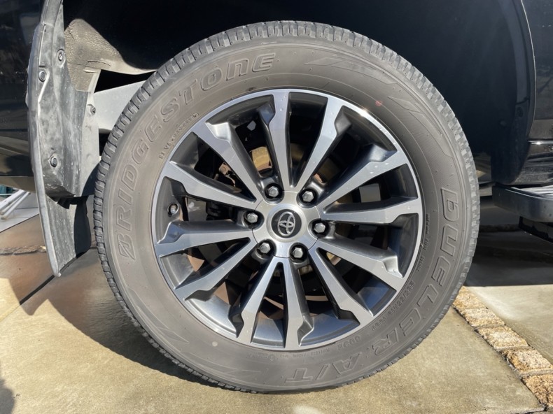 タイヤホイール前