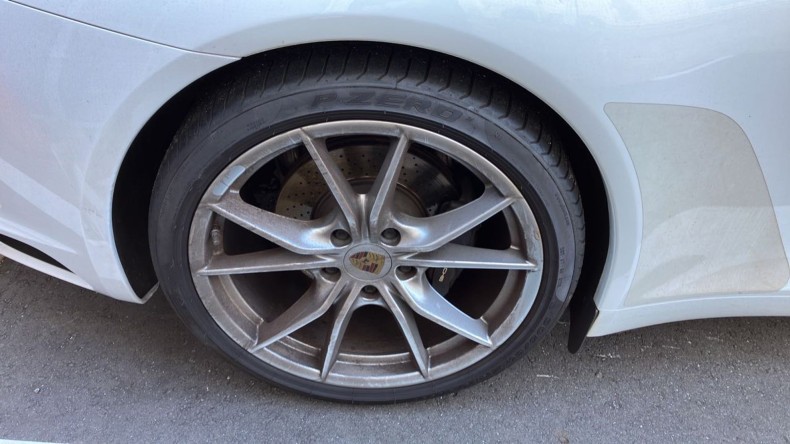 タイヤホイール前