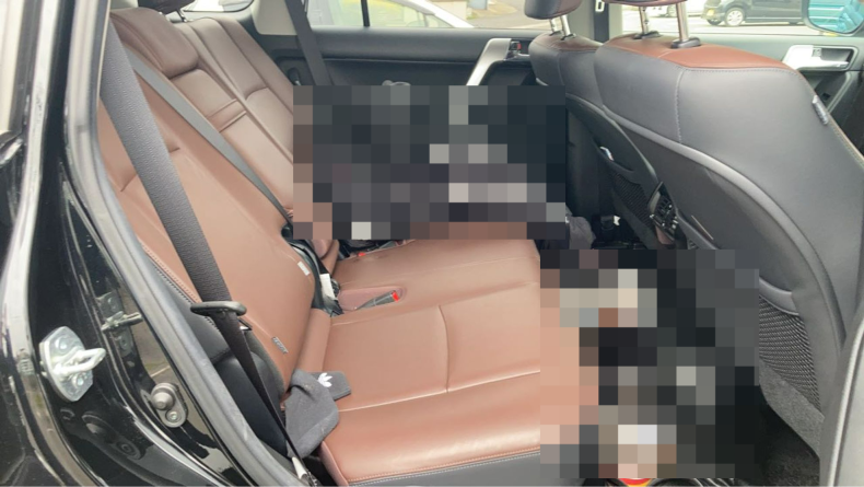 内装後方シート