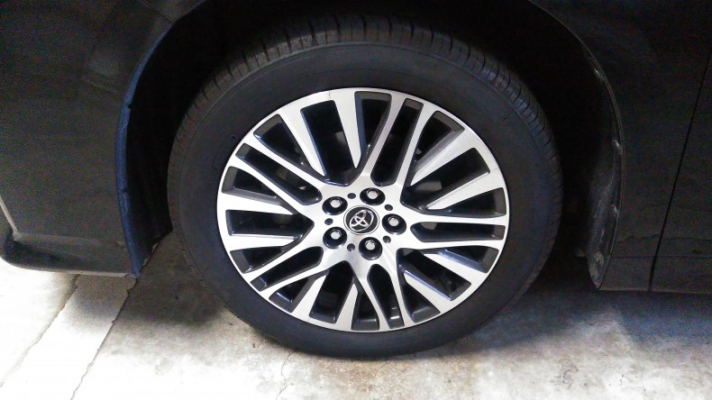 タイヤホイール前