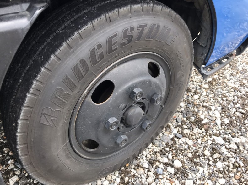 タイヤホイール前